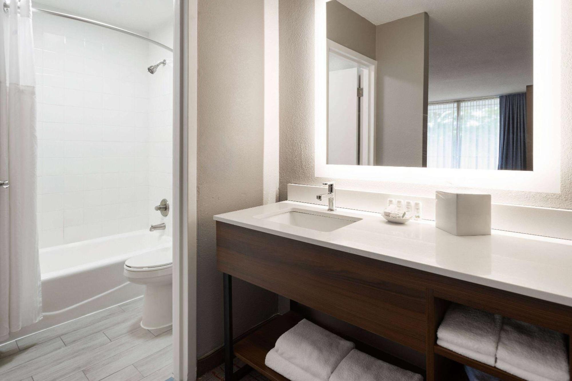 Hawthorn Extended Stay By Wyndham Columbia-Ft Jackson Extérieur photo