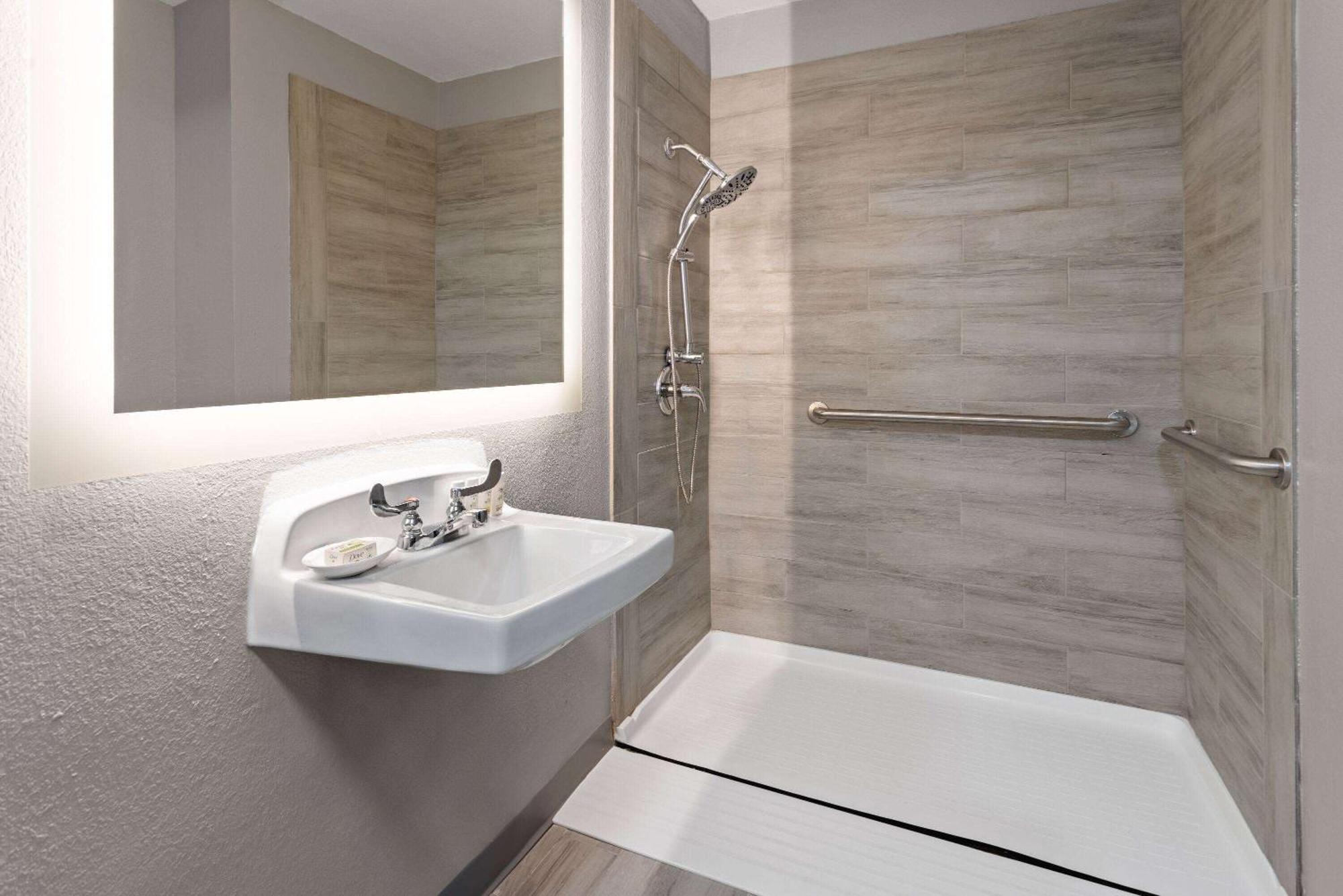 Hawthorn Extended Stay By Wyndham Columbia-Ft Jackson Extérieur photo